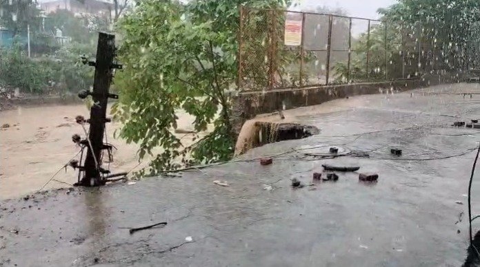 राजधानी देहरादून में भारी बारिश के चलते बिगड़े हालात