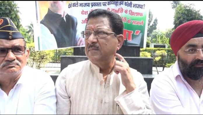 राहुल गांधी को धमकी के विरोध में देहरादून में कांग्रेस का प्रदर्शन