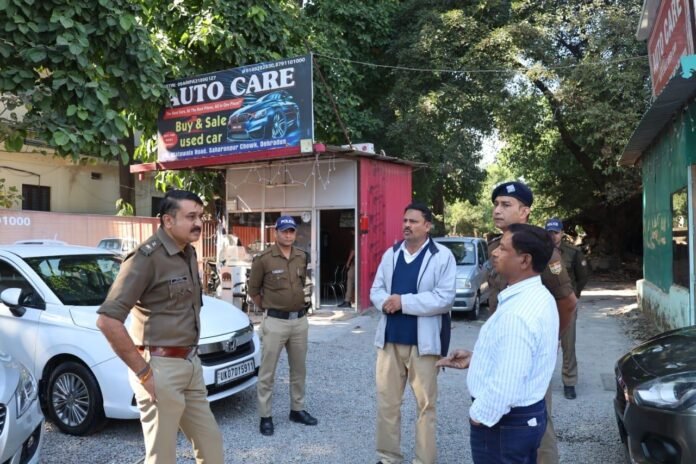 दिल्ली कार विस्फोट के बाद देहरादून पुलिस अलर्ट मोड पर, SSP ने वाहन रेंट/विक्रय प्रतिष्ठानों का किया औचक निरीक्षण