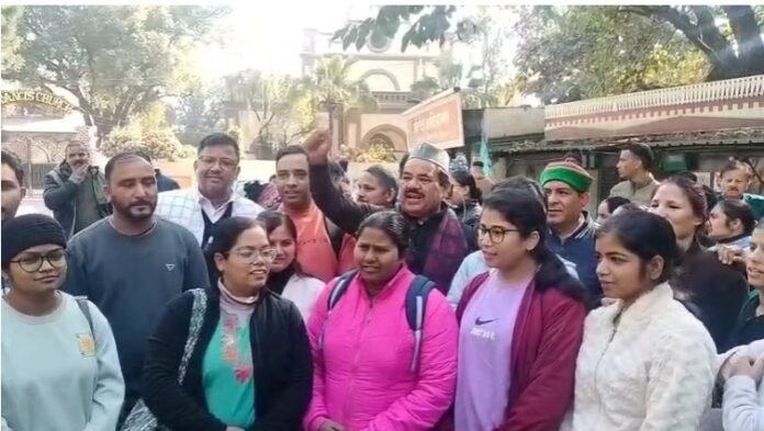 नर्सिंग एकता मंच की परेड ग्राउंड पर रैली रोकी, एकता विहार में दिया धरना