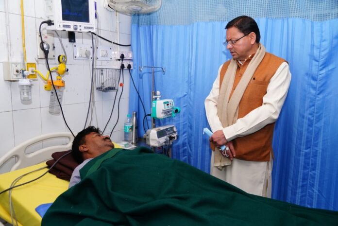 सीएम धामी ने दून मेडिकल कॉलेज में प्रेस क्लब अध्यक्ष का जाना हाल, चिकित्सकों को दिए बेहतर इलाज के निर्देश