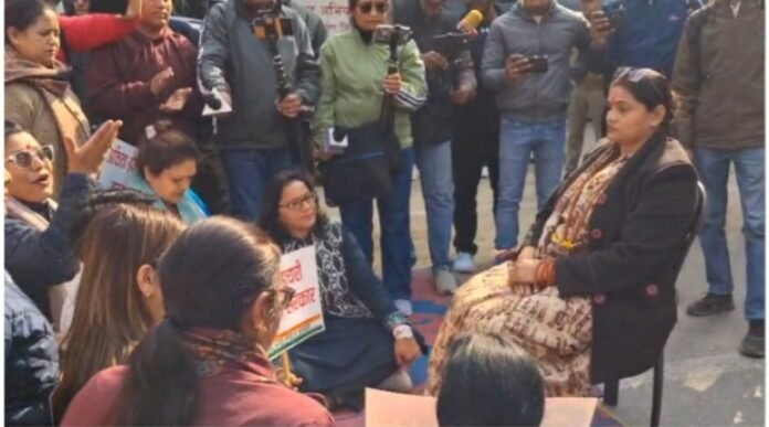 अंकित भंडारी हत्याकांड को लेकर महिला कांग्रेस का उग्र प्रदर्शन, रितु खंडूरी के आवास का घेराव