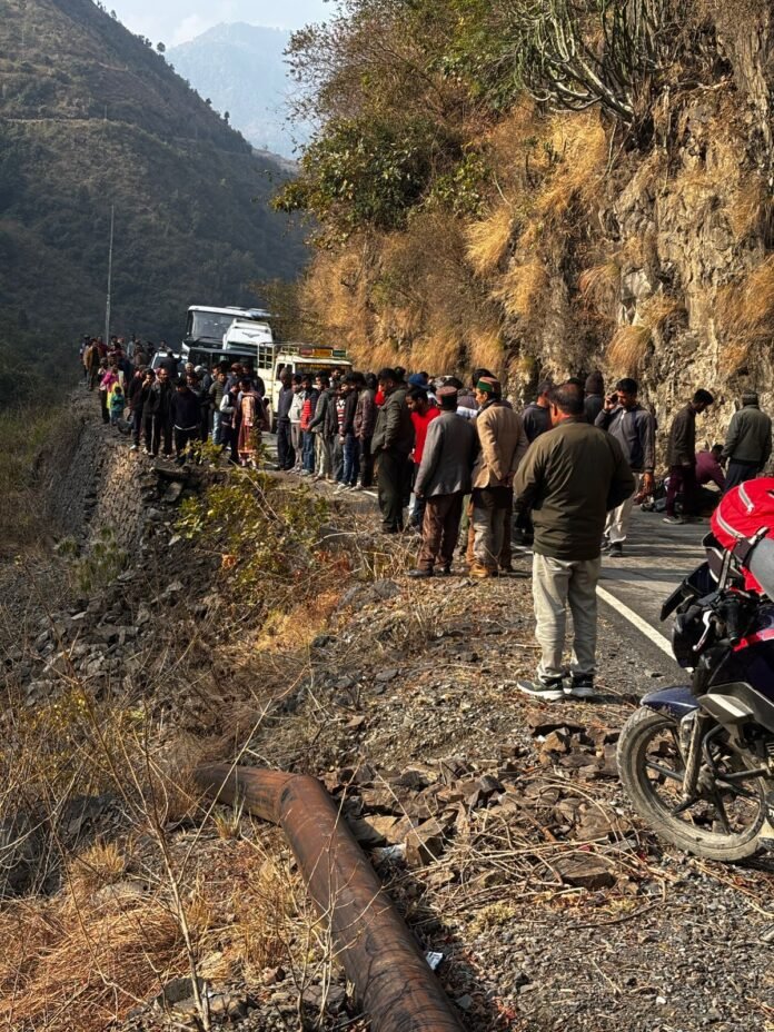 कालसी क्षेत्र में दर्दनाक बस हादसा, गहरी खाई में गिरी हिमाचल रोडवेज की बस