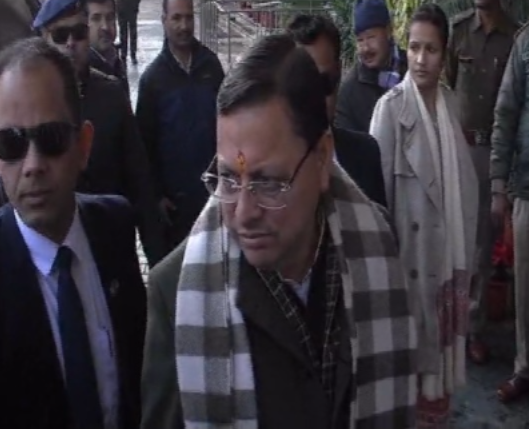 देहरादून सचिवालय में शुरू हुई धामी कैबिनेट की बैठक, बजट सत्र की तिथि पर लग सकती है मुहर