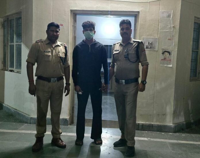 फरार आरोपी अंकित भारद्वाज गिरफ्तार, घटना से जुड़े दो रेस्टोरेंट सीज़