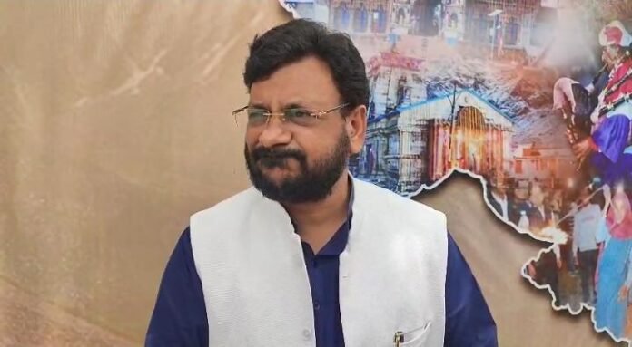 CM धामी का सख्त रुख- देवभूमि में सड़कों पर नमाज़ की इजाजत नहीं, वक्फ बोर्ड अध्यक्ष ने किया समर्थन