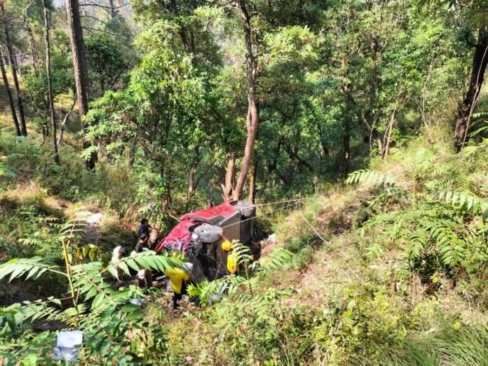 नैनीताल में दर्दनाक हादसा: गहरी खाई में गिरी कार, 5 श्रद्धालुओं की मौत