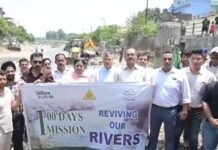 रिस्पना नदी के संरक्षण और संवर्द्धन के लिए मैदान पर उतरे जिलाधिकारी, 12 जेसीबी मशीनें और 15 डम्पर से हो रही सफ़ाई